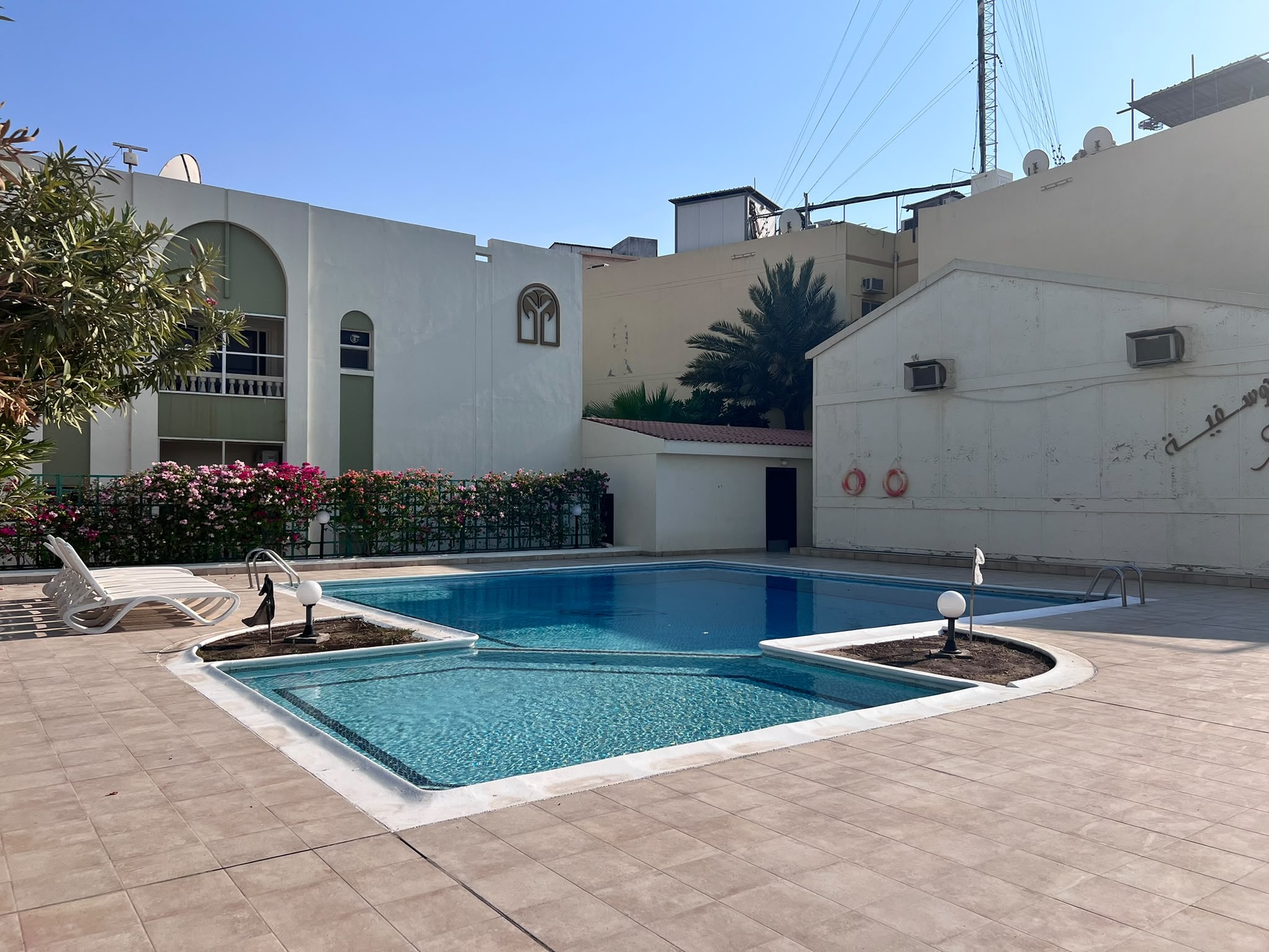 2BHK APARTMENT IN A COMPOUND